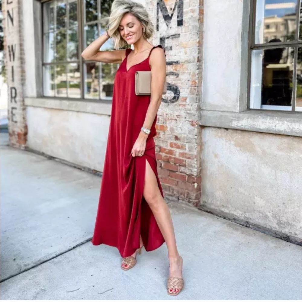 💃 NWT!! Open Back Ruffle Maxi Slip Dress 💃 in Molten Brown, Size S